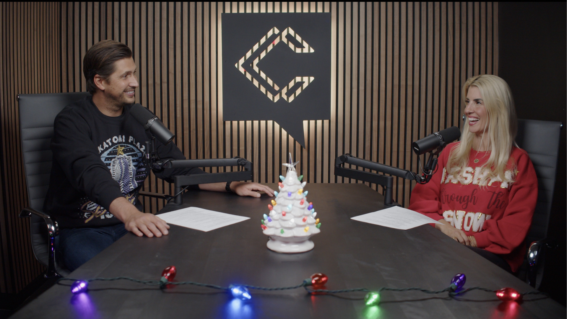 Navigating HOA Holiday Decorations: A Legal Guide to Festive Celebrations